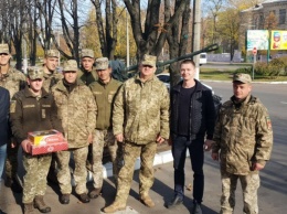 Оппозиционеры Полтавщины поздравили личный состав воинской части Кременчуга с Днем ракетных войск и артиллерии
