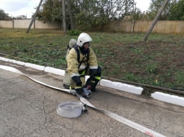 Спасатели провели пожарно-тактические учения в здании котельной пгт Нижнегорский
