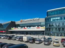 Охранник ТЦ во Владивостоке потребовал от водителя "скорой" деньги за выезд с парковки