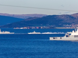 Российский Ту-142 пролетел вблизи командного корабля ВМС США у берегов Норвегии