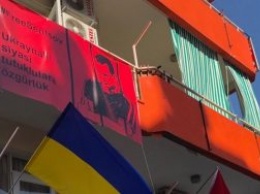 В Анталии на Украинском доме вывесили баннер с требованием освободить Сенцова