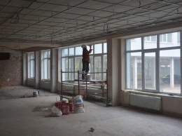 В Мариуполе ремонтируют опорную школу за 20 млн гривен