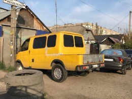 Забавно: в Днепре из микроавтобуса сделали пикап