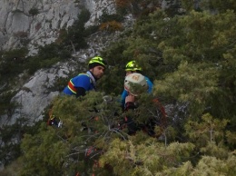 Крымские спасатели оказали помощь сорвавшемуся с горы альпинисту из Ростова-на-Дону