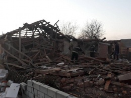 В поселке Новая Водолага возле Харькова взрыв газа разрушил частный дом
