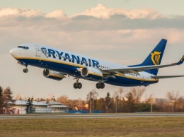 "Я люблю Ryanair, но это слишком": британец оригинально обошел новые ограничения на провоз багажа (видео)