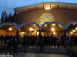 Мусульмане Канады окружают синагоги, чтобы защитить их от радикалов