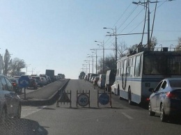 Автомобильный колапс на Слобожанском проспекте в Днепре: причины