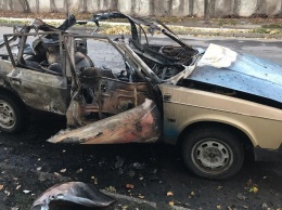 В Бердянске взорвался автомобиль - фото
