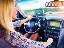 Женщины водят авто лучше мужчин: 4 факта