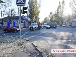 В Николаеве Пушкинская застыла в пробках из-за снесенного вчера светофора