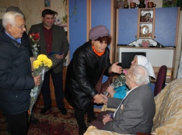 30 правнуков и 18 внуков, - супружескую пару из Кривого Рога поздравили с 70 годовщиной свадьбы