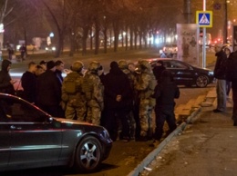 В Днепре на проспекте Поля полиция и спецназ штурмовали Audi