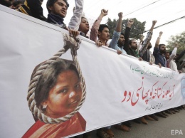 В Пакистане христианку, обвинявшуюся в богохульстве, выпустили из тюрьмы и перевезли в секретное место из-за опасений расправы
