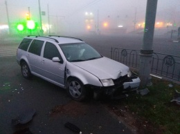 ДТП в Харькове: автомобиль вылетел на тротуар (фото)