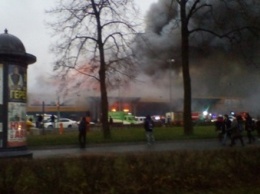 В Петербурге вспыхнул крупный пожар в гипермаркете