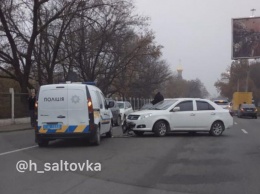 В Харькове мужчина помешал полицейским (фото)
