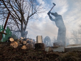Жители сел Сахалина разбирают дома на дрова, чтобы не замерзнуть