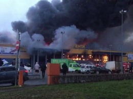 В Санкт-Петербурге пожар в гипермаркете с 1000 людей внутри