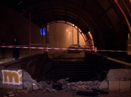 В Киеве автомобиль протаранил подземный переход