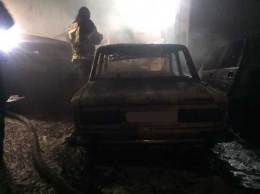В гаражном кооперативе Днепра сгорели несколько автомобилей