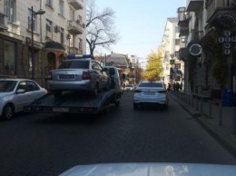 «Огонь по своим»: Краснодарцев рассмешила эвакуация полицейской машины