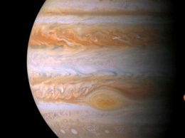 Всплывающие облака и мощный ураган: NASA показало новое зрелищное фото с Юпитера