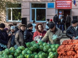 Ни родины, ни флага: Жителей ДНР заманивали на выборы дешевыми овощами