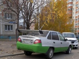 В Воронеже украинское авто насмешило водителей своим тюнингом
