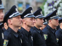 В Киеве мужчина поскандалил с женой и искусал полицейских, которые приехали на вызов