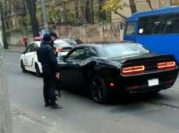 Одесский автохам обматерил полицейских в присутствии ребенка (ВИДЕО)