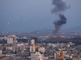 Израиль атаковал объекты боевиков в секторе Газа в ответ на ракетный обстрел