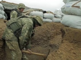 Военные на Донбассе готовят передовые позиции к зиме