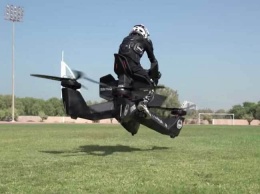 Полицейских Дубая пересадят на российские летающие мотоциклы