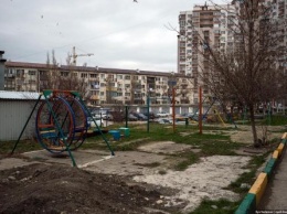 В Санкт-Петербурге найдено тело женщины на детской площадке