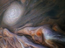 NASA показало "закрученные" облака на Юпитере