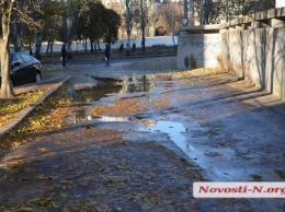 В Николаеве по Центральному проспекту снова бежит канализационная река