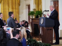 CNN требуют через суд вернуть своего журналиста в Белый дом