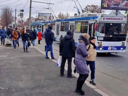 В Харькове стояли троллейбусы (фото)