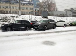 Из-за снегопада в Киеве произошло почти 500 ДТП (обновлено)