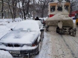 Снежный коллапс в Киеве: Движение транспорта затруднено, образовываются пробки