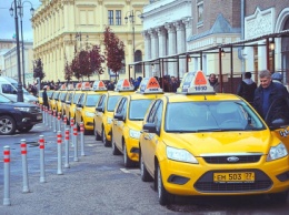 Дептранс подумывает ограничить число такси в Москве