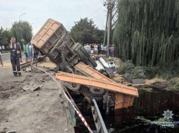 В Староконстантинове на восемь месяцев закрыли участок дороги Житомир - Черновцы