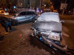 ДТП в Днепре: на проспекте Яворницкого столкнулись два авто