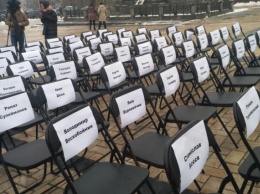 "Пустые стулья": в Киеве провели акцию, посвященную украинским политзаключенным