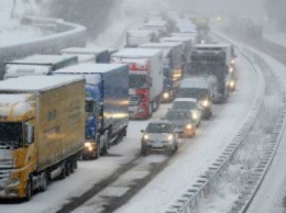 В Нью-Йорке из-за метели заблокировано дорожное движение и отменены авиарейсы