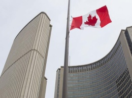 Канада вводит в обращение вертикальную 10-долларовую купюру