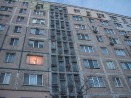 В подъезде дома в Киеве обнаружили тело мужчины