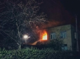 В Киеве огонь охватил офисное здание (фото)