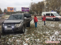 В центре Николаева внедорожник влетел в столб - пострадал годовалый ребенок